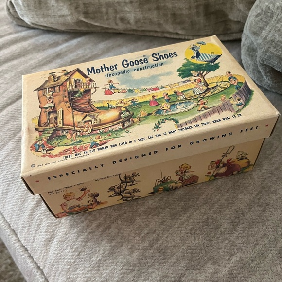 Vintage Mother Goose baby shoes - Picture 2 of 3
